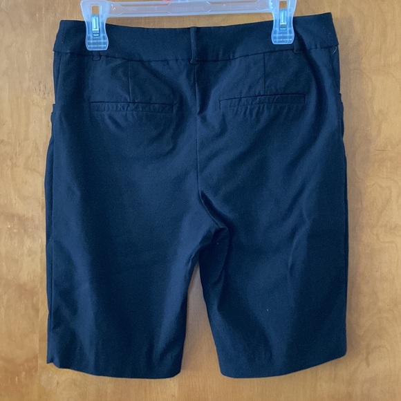 Reitmans Black Bermuda Shorts EUC (Fit more like 8) - Picture 2 of 3